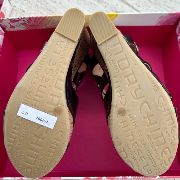 ✨NEW✨Black Patent Leather Wedge Sandals Size 6.5 from Victoria’s Secret - Picture 7 of 15